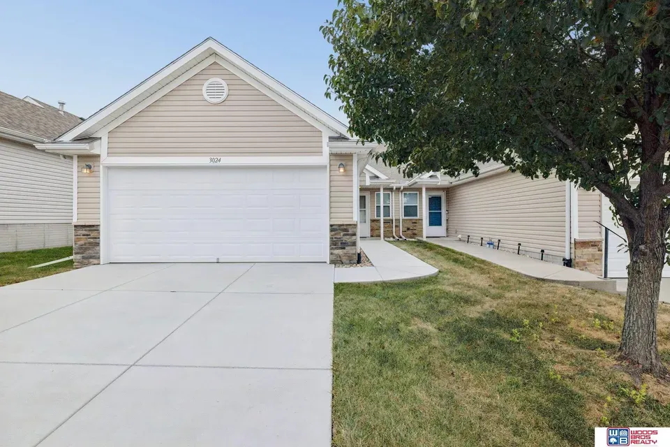 2 Bed 1 Bath Established Multi-Level Townhouse in Lincoln, NE - 2