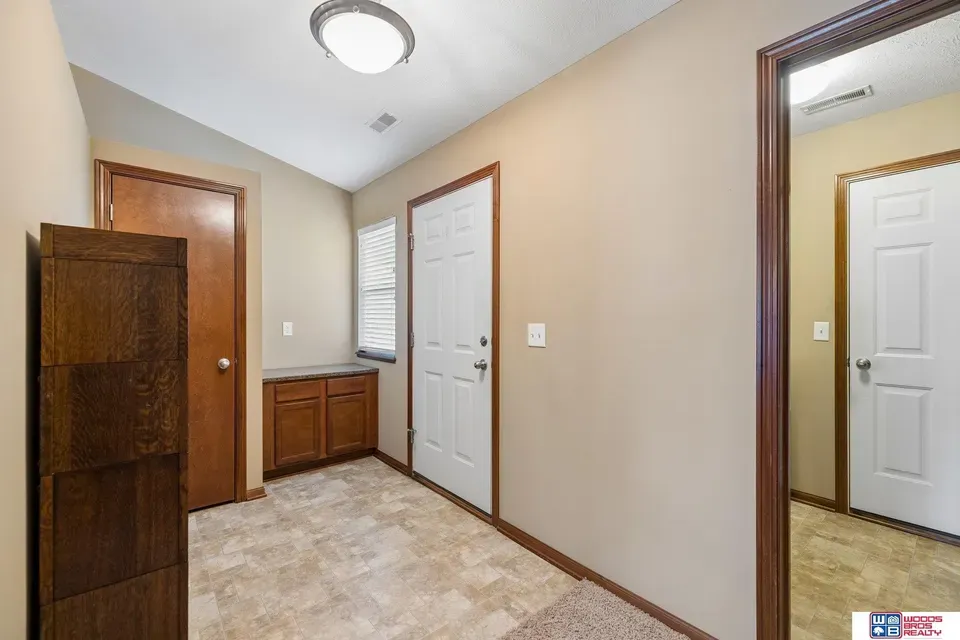 2 Bed 1 Bath Established Multi-Level Townhouse in Lincoln, NE - 4