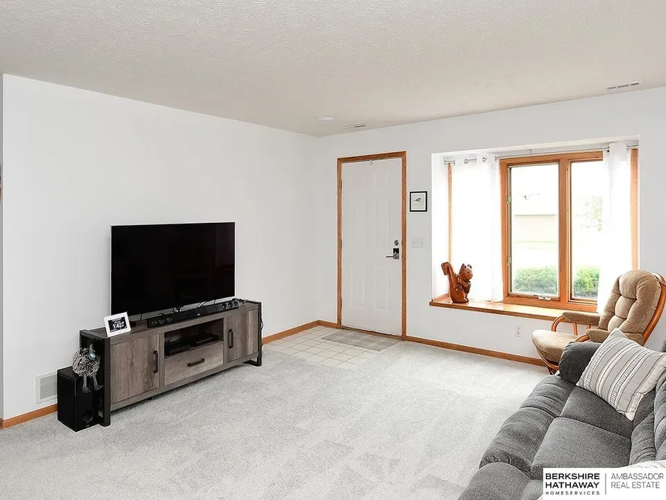 2 Bed 1 Bath Established Multi-Level Townhouse in Lincoln, NE - 3
