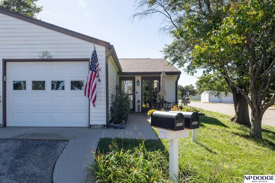 2 Bed 1 Bath Established Multi-Level Townhouse in Lincoln, NE - 1
