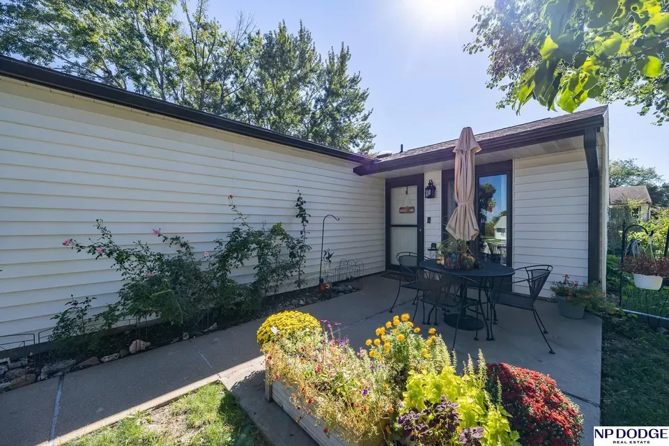 2 Bed 1 Bath Established Multi-Level Townhouse in Lincoln, NE - 2