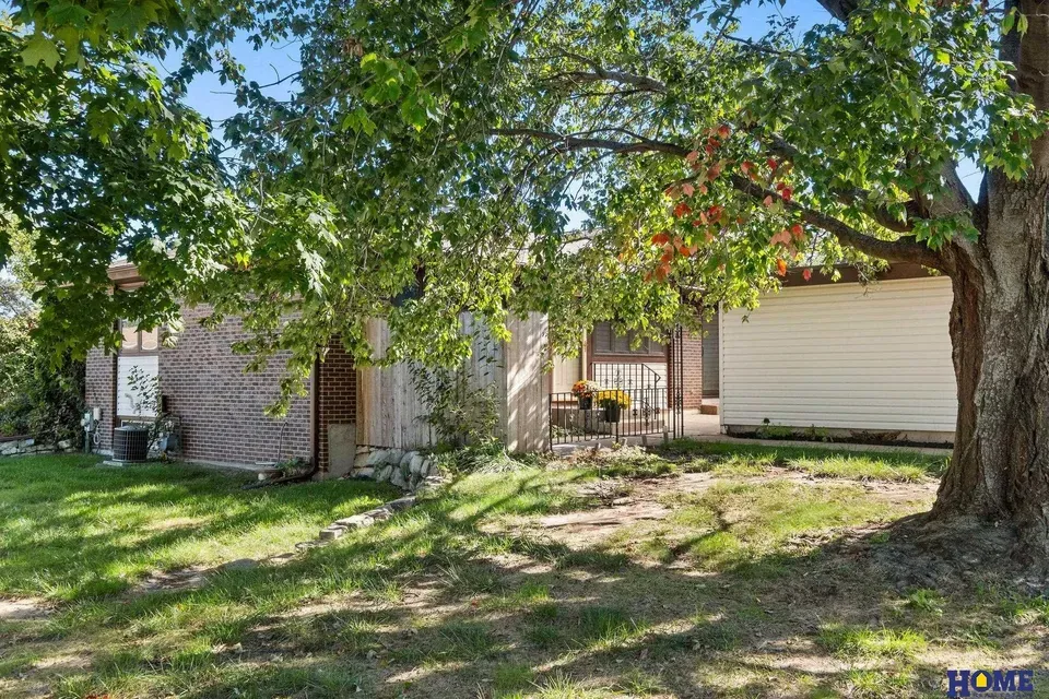2 Bed 1 Bath Established Multi-Level Townhouse in Lincoln, NE - 2