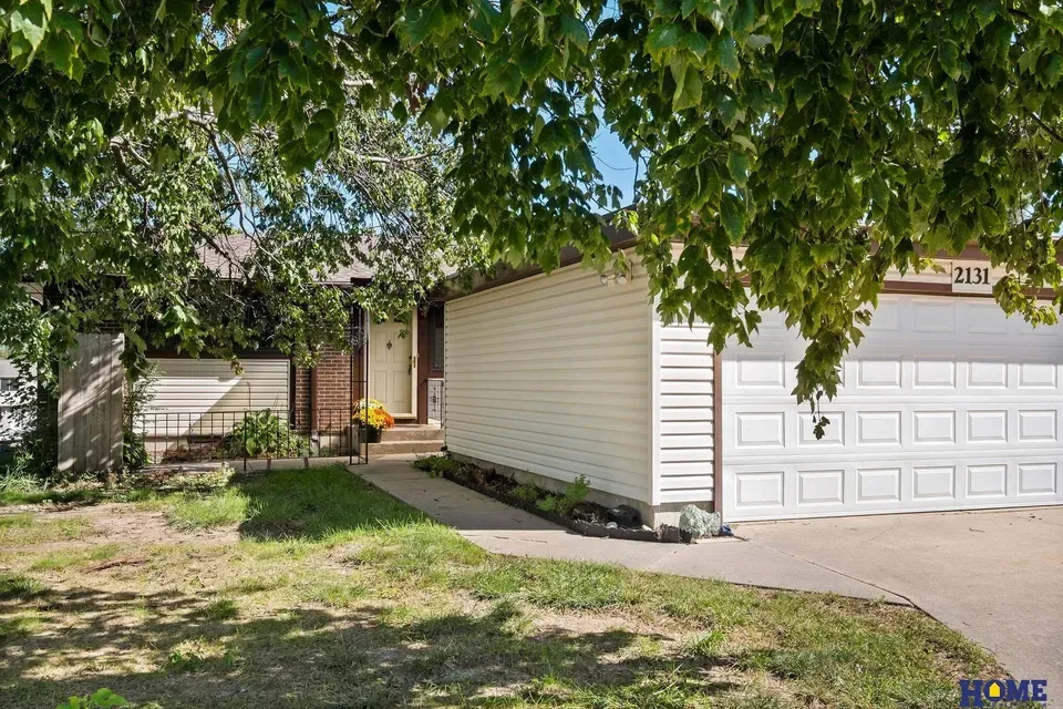 2 Bed 1 Bath Established Multi-Level Townhouse in Lincoln, NE - 3