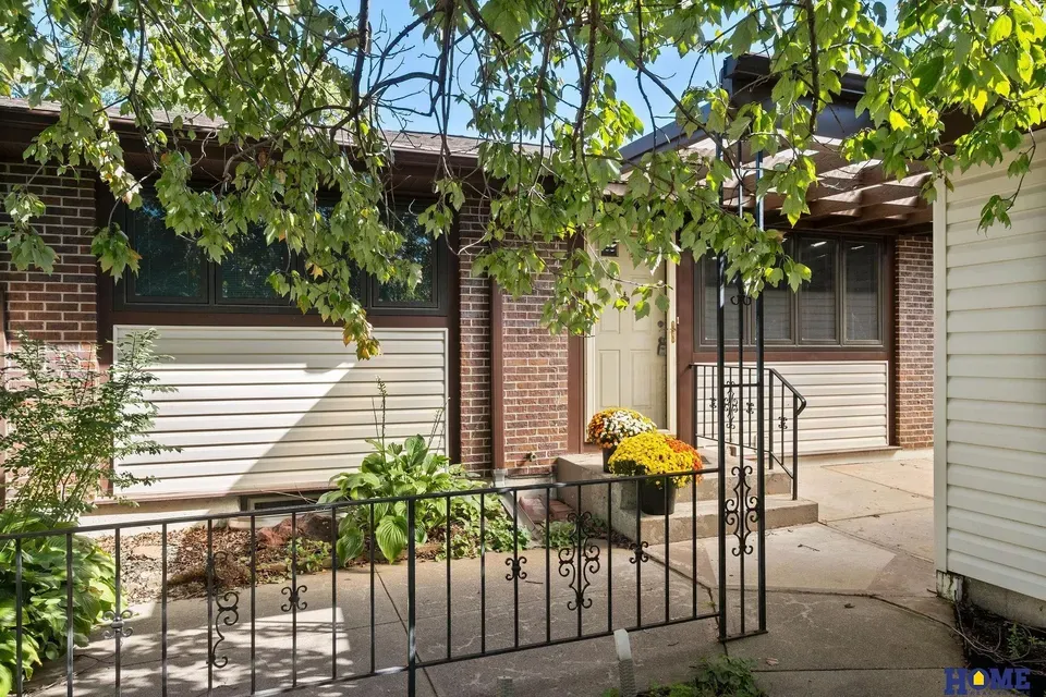 2 Bed 1 Bath Established Multi-Level Townhouse in Lincoln, NE - 4
