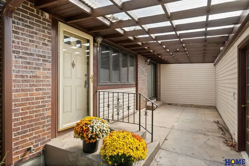 2 Bed 1 Bath Established Multi-Level Townhouse in Lincoln, NE - 5