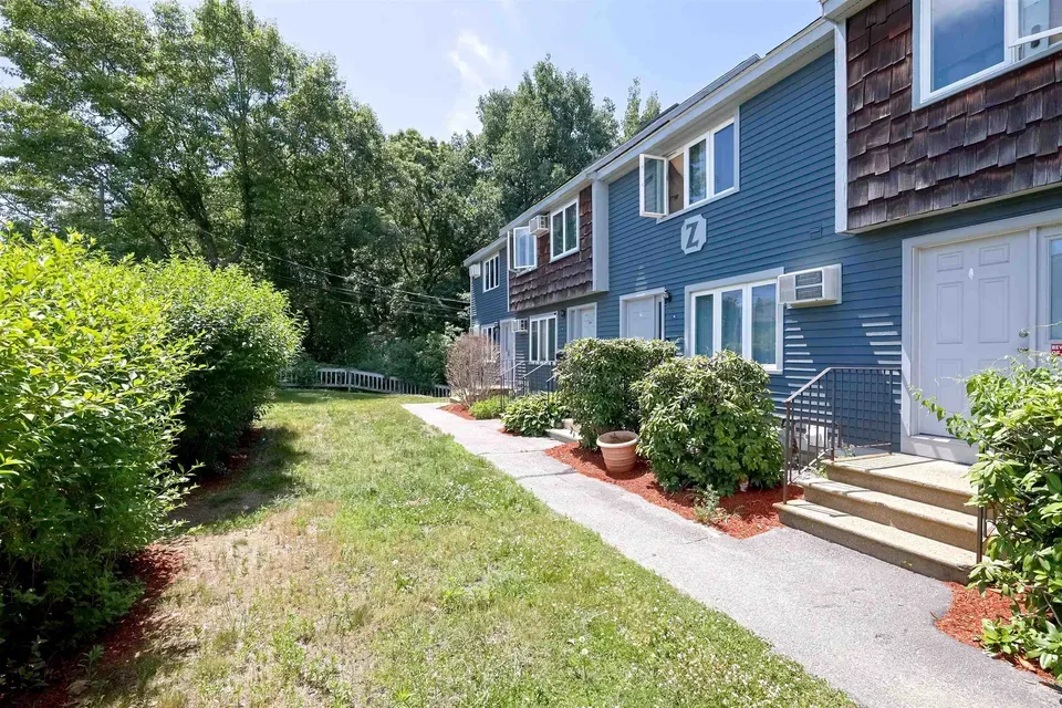 2 Bed 1 Bath Established Multi-Level Townhouse in Manchester, NH - 2
