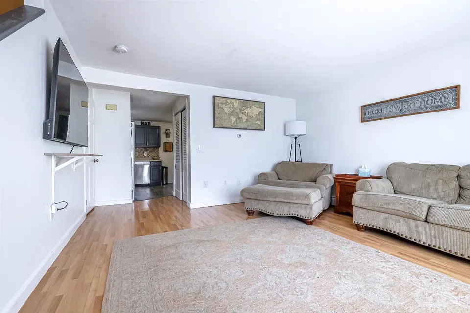 2 Bed 1 Bath Established Multi-Level Townhouse in Manchester, NH - 4