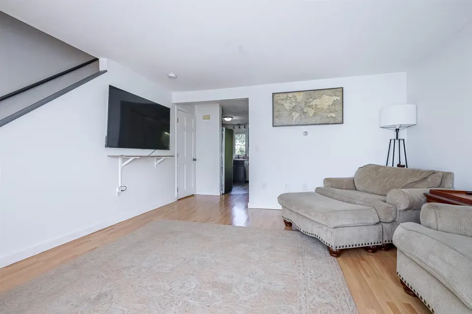 2 Bed 1 Bath Established Multi-Level Townhouse in Manchester, NH - 5