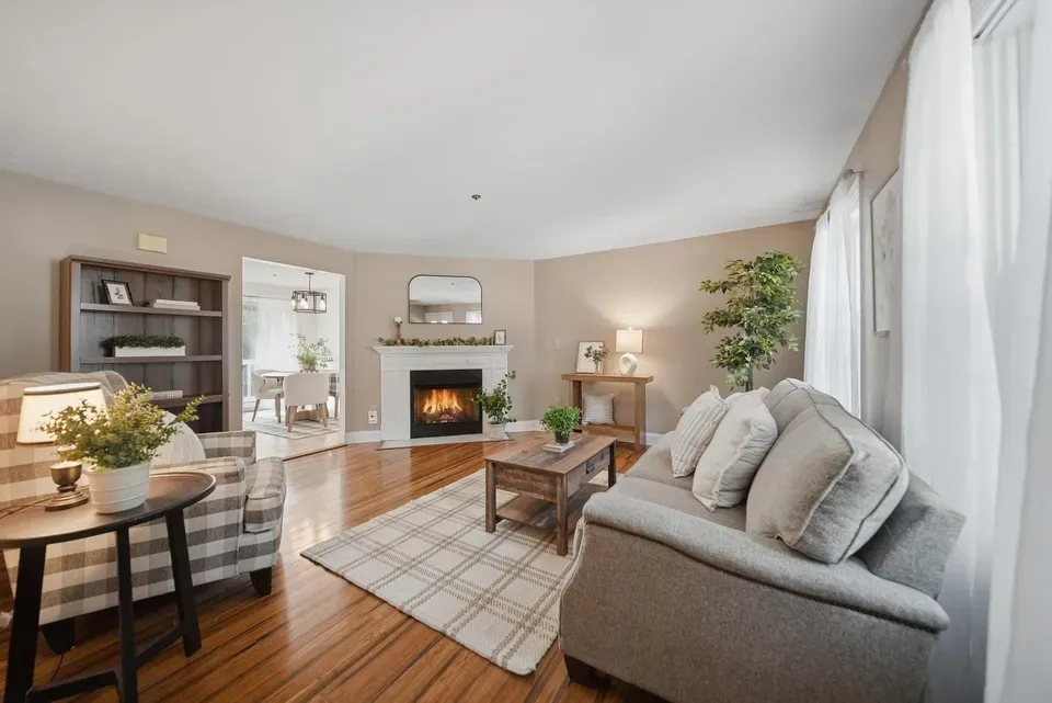 2 Bed 1 Bath Established Multi-Level Townhouse in Manchester, NH - 4