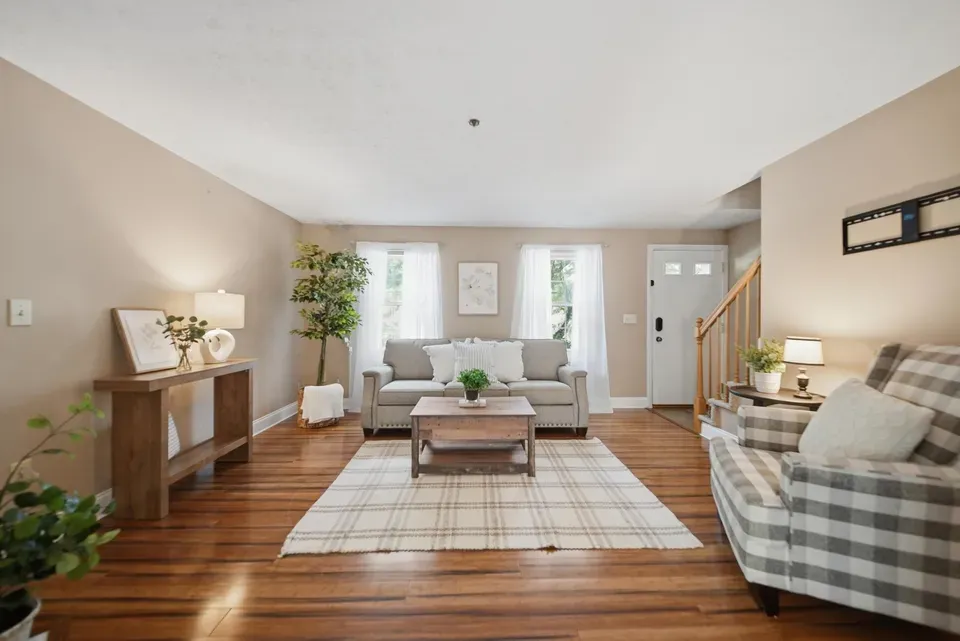 2 Bed 1 Bath Established Multi-Level Townhouse in Manchester, NH - 5