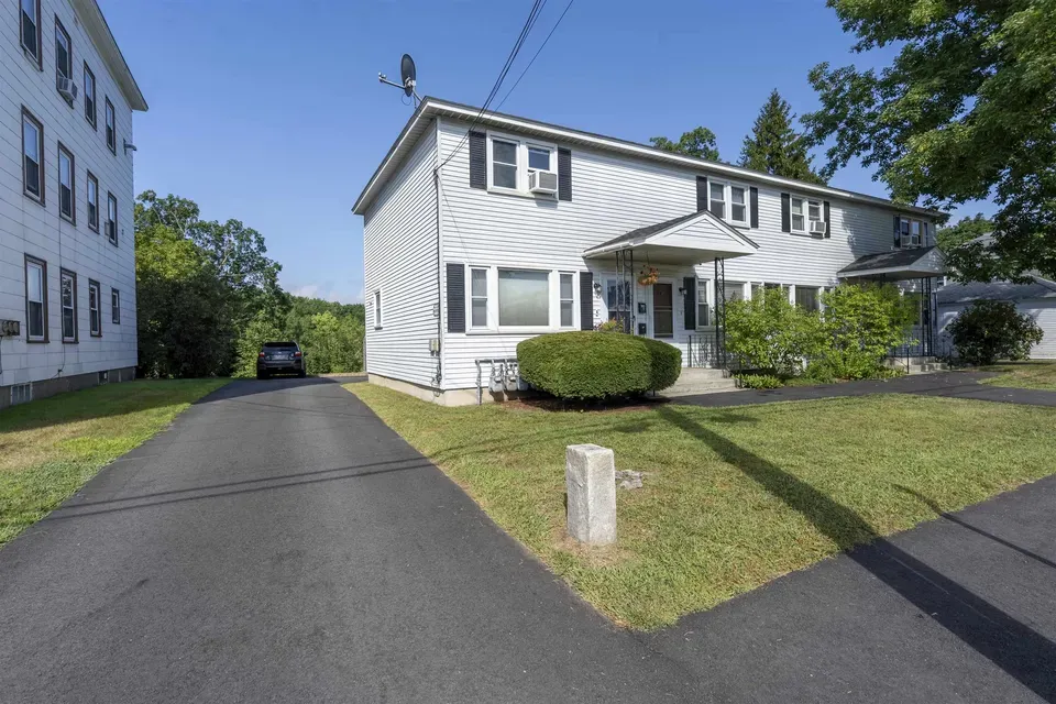 2 Bed 1 Bath Established Multi-Level Townhouse in Manchester, NH - 3