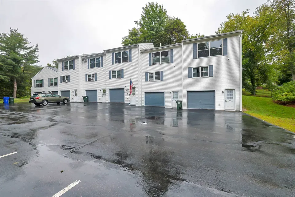 2 Bed 1 Bath Established Multi-Level Townhouse in Manchester, NH - 1