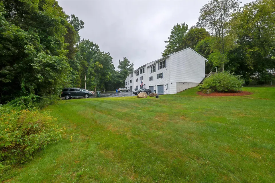 2 Bed 1 Bath Established Multi-Level Townhouse in Manchester, NH - 3