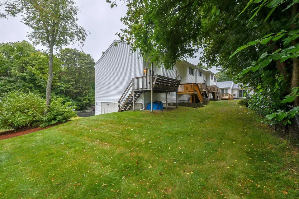 2 Bed 1 Bath Established Multi-Level Townhouse in Manchester, NH - 4