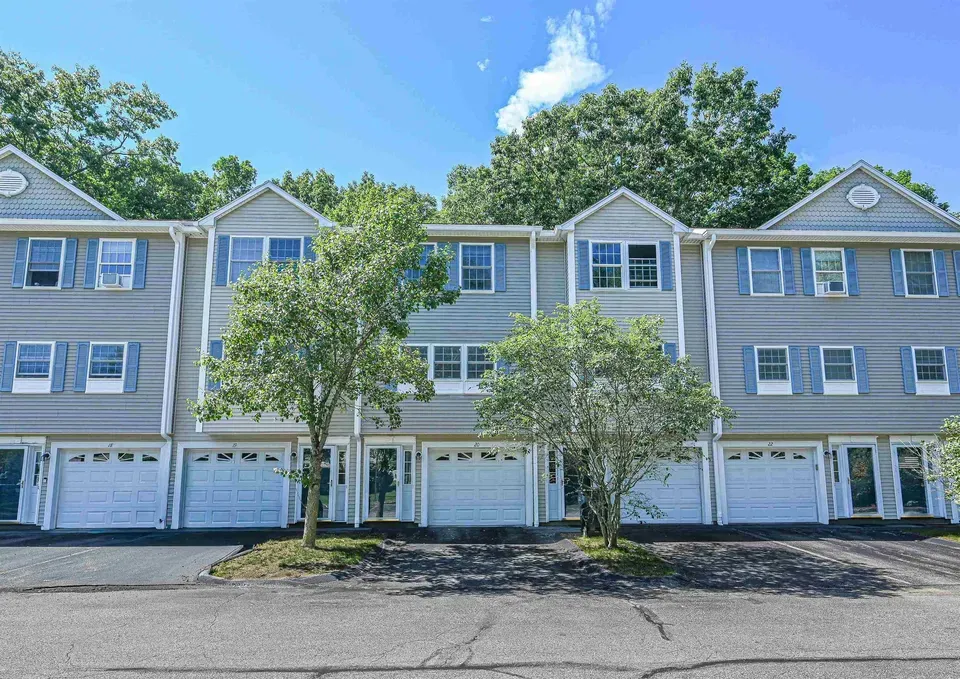 2 Bed 1 Bath Established Multi-Level Townhouse in Manchester, NH - 2