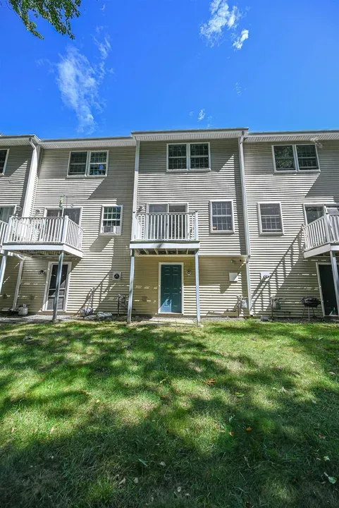 2 Bed 1 Bath Established Multi-Level Townhouse in Manchester, NH - 3