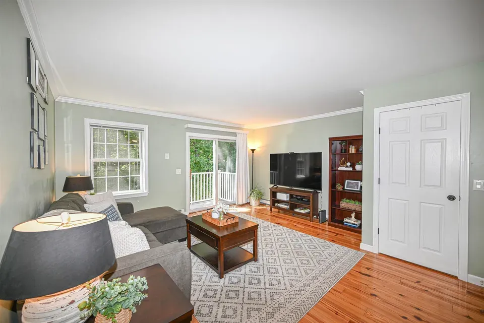 2 Bed 1 Bath Established Multi-Level Townhouse in Manchester, NH - 5