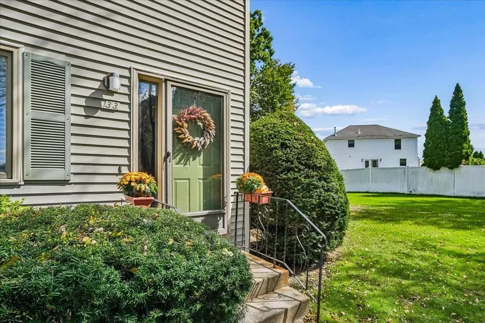 2 Bed 1 Bath Established Multi-Level Townhouse in Manchester, NH - 2
