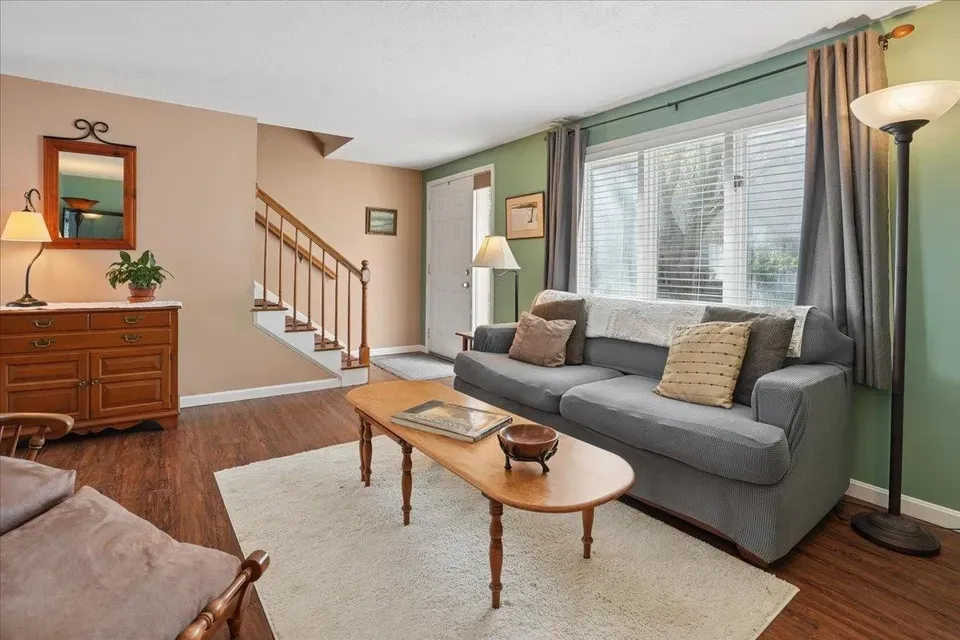 2 Bed 1 Bath Established Multi-Level Townhouse in Manchester, NH - 4