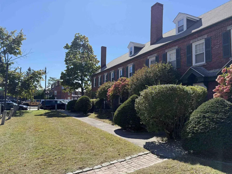 2 Bed 1 Bath Established Multi-Level Townhouse in Manchester, NH
