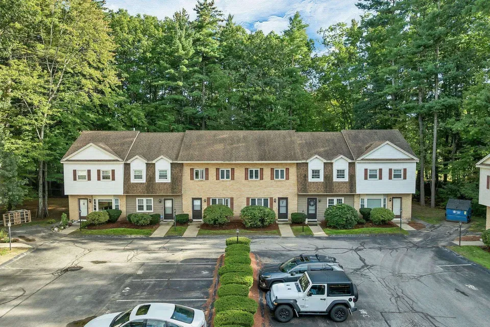 2 Bed 1 Bath Established Multi-Level Townhouse in Manchester, NH - 2