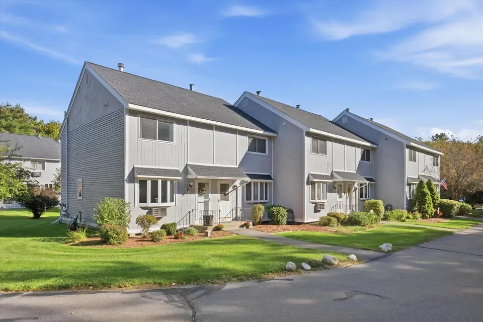 2 Bed 1 Bath Established Multi-Level Townhouse in Manchester, NH - 2