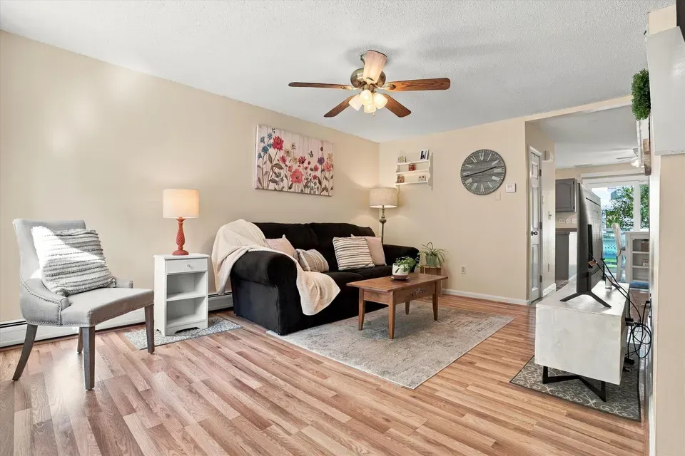 2 Bed 1 Bath Established Multi-Level Townhouse in Manchester, NH - 4