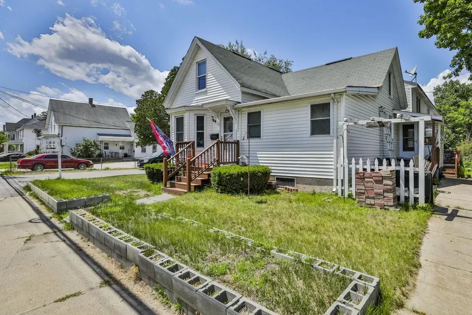 2 Bed 1 Bath Established Multi-Level Townhouse in Nashua, NH - 2