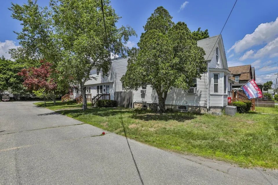 2 Bed 1 Bath Established Multi-Level Townhouse in Nashua, NH - 3