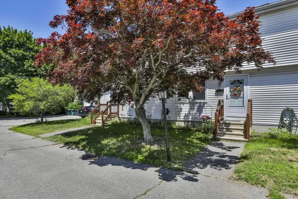 2 Bed 1 Bath Established Multi-Level Townhouse in Nashua, NH - 5