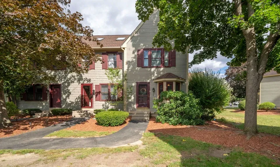 2 Bed 1 Bath Established Multi-Level Townhouse in Nashua, NH - 2