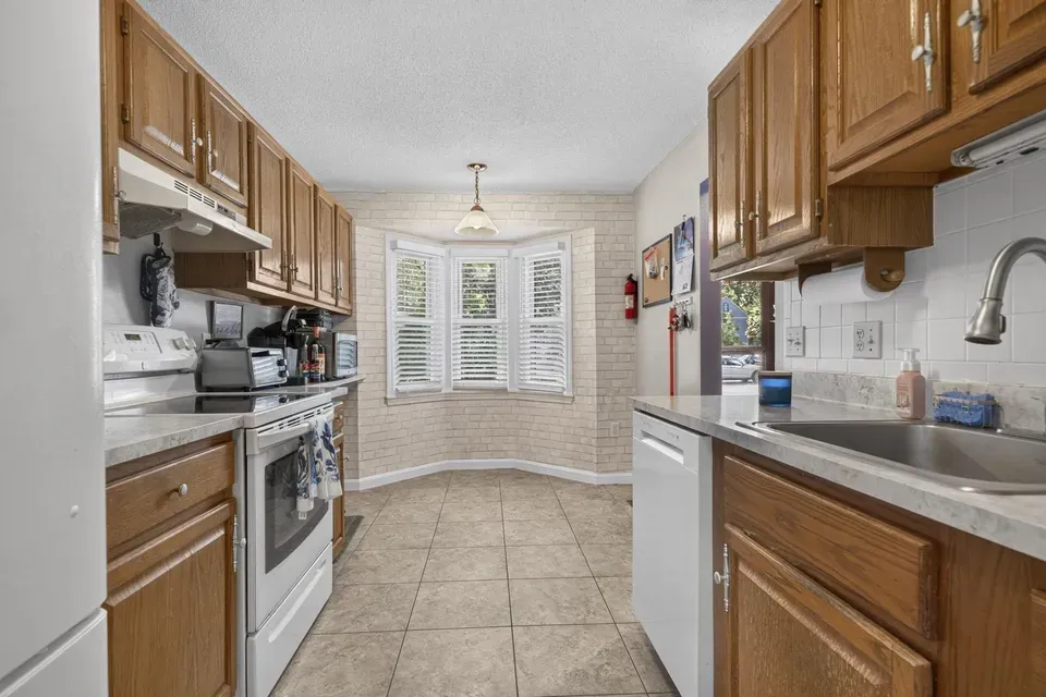 2 Bed 1 Bath Established Multi-Level Townhouse in Nashua, NH - 5