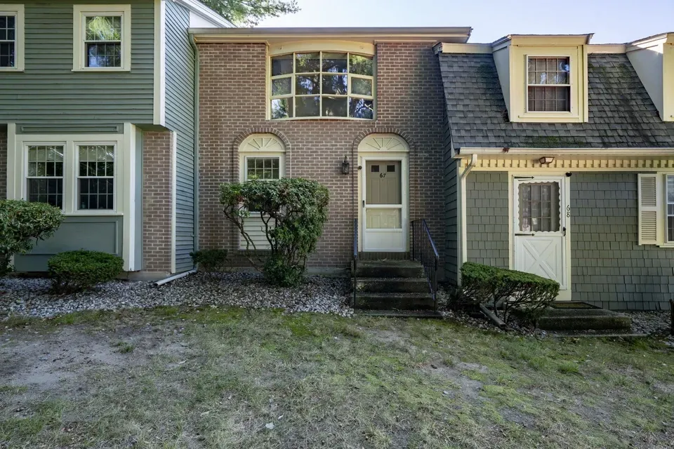 2 Bed 1 Bath Established Multi-Level Townhouse in Nashua, NH - 2