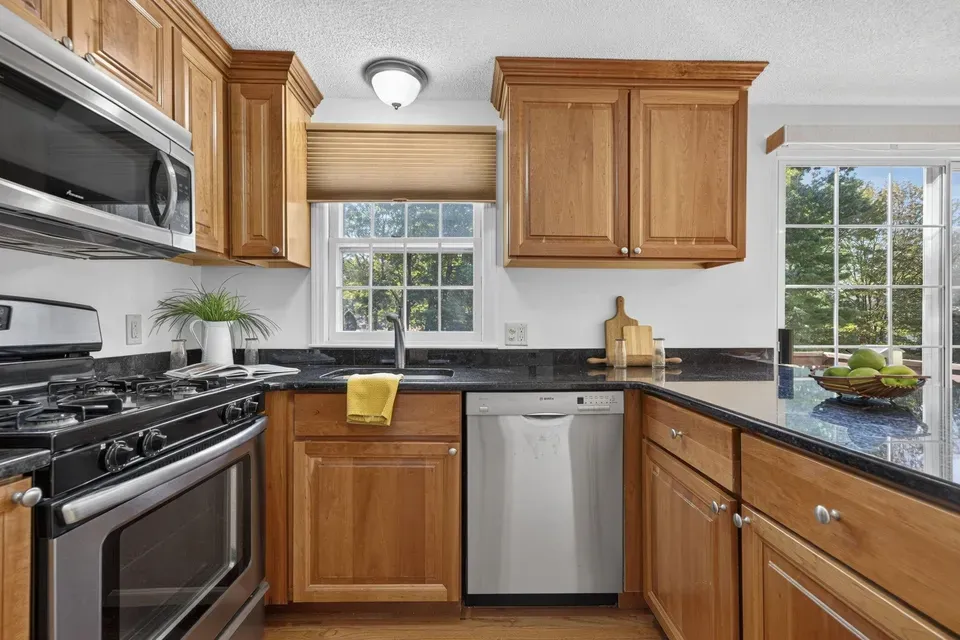 2 Bed 1 Bath Established Multi-Level Townhouse in Nashua, NH - 4