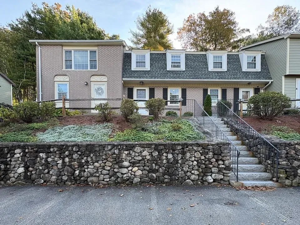 2 Bed 1 Bath Established Multi-Level Townhouse in Nashua, NH