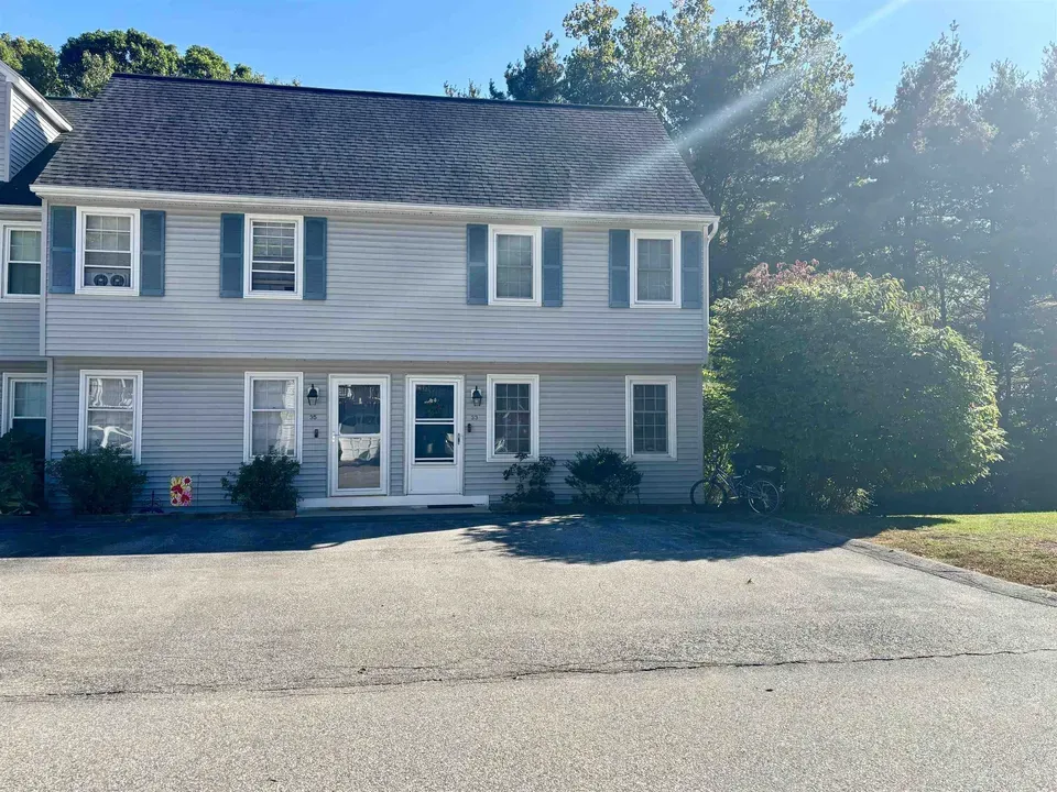 2 Bed 1 Bath Established Multi-Level Townhouse in Nashua, NH