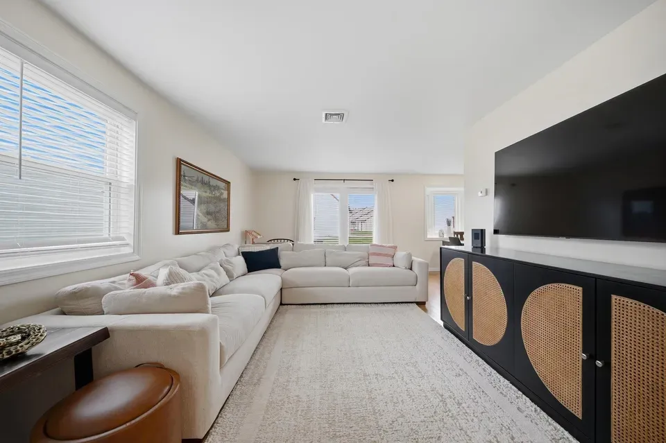2 Bed 1 Bath Established Multi-Level Townhouse in Nashua, NH - 3