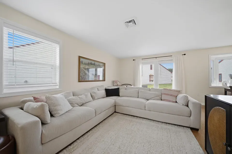 2 Bed 1 Bath Established Multi-Level Townhouse in Nashua, NH - 4