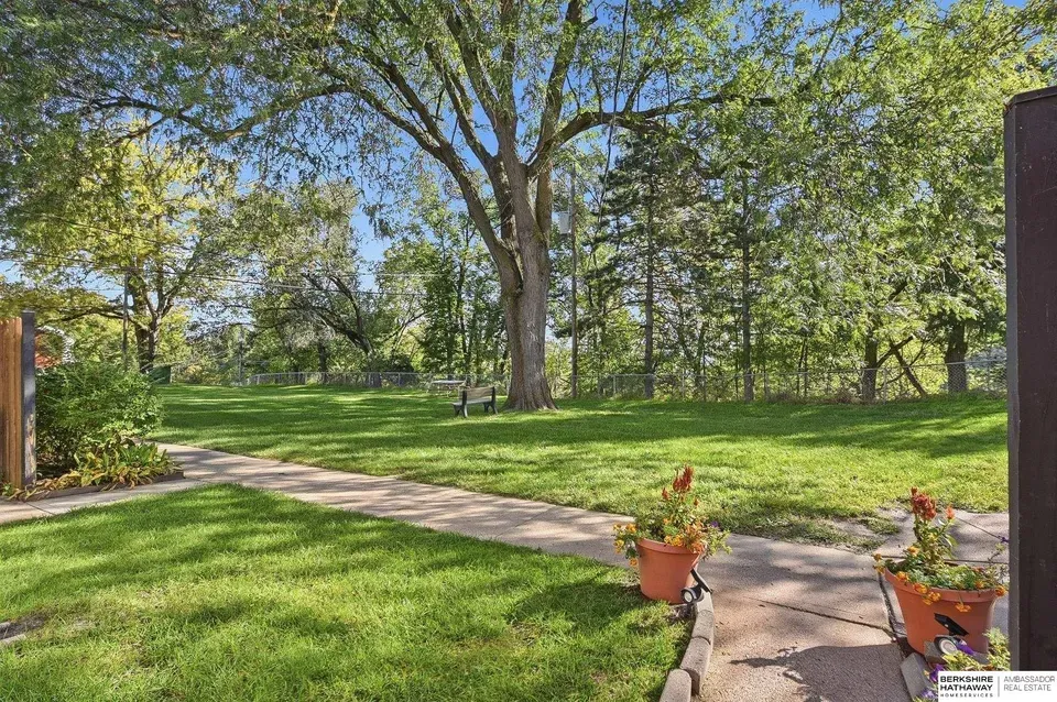 2 Bed 1 Bath Established Multi-Level Townhouse in Omaha, NE - 1