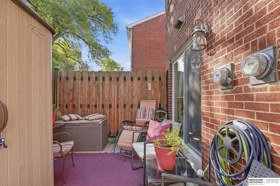 2 Bed 1 Bath Established Multi-Level Townhouse in Omaha, NE - 3