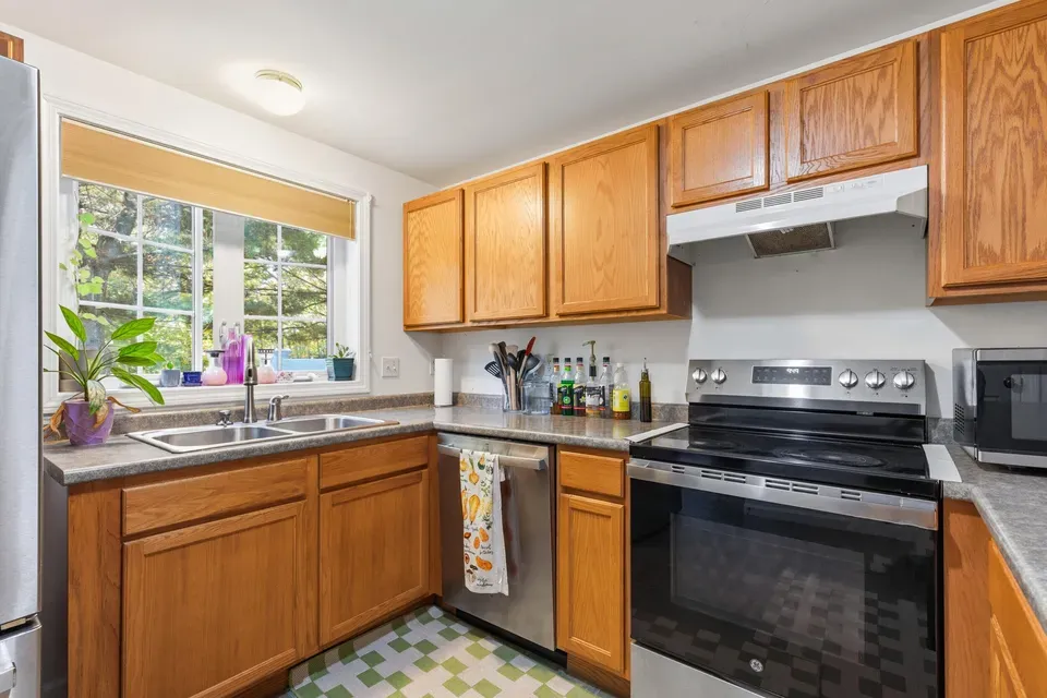 2 Bed 1 Bath Established Multi-Level Townhouse in Portland, ME - 2