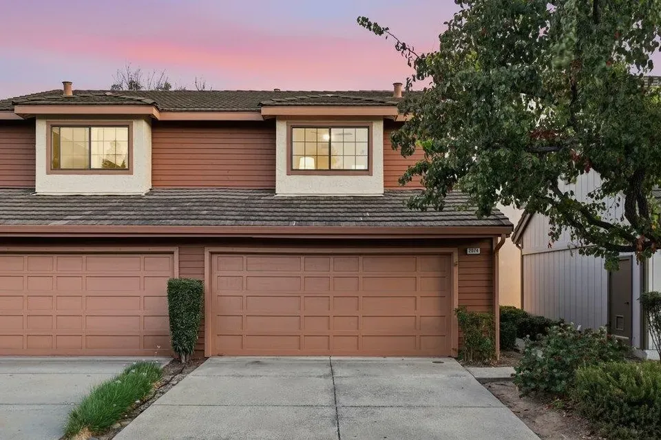 2 Bed 1 Bath Established Multi-Level Townhouse in San Jose, CA