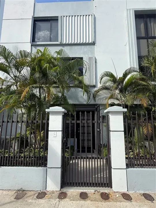 2 Bed 1 Bath Established Multi-Level Townhouse in San Juan, PR - 2