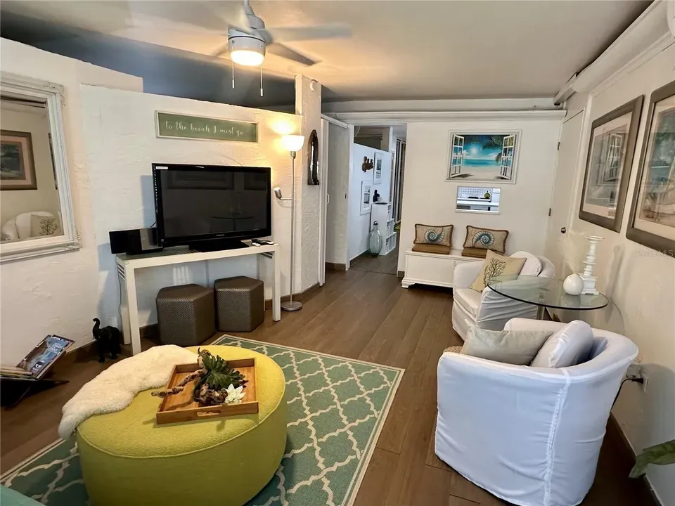 2 Bed 1 Bath Established Multi-Level Townhouse in San Juan, PR - 4