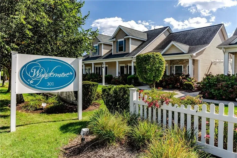 2 Bed 1 Bath Established Multi-Level Townhouse in Warwick, RI - 1