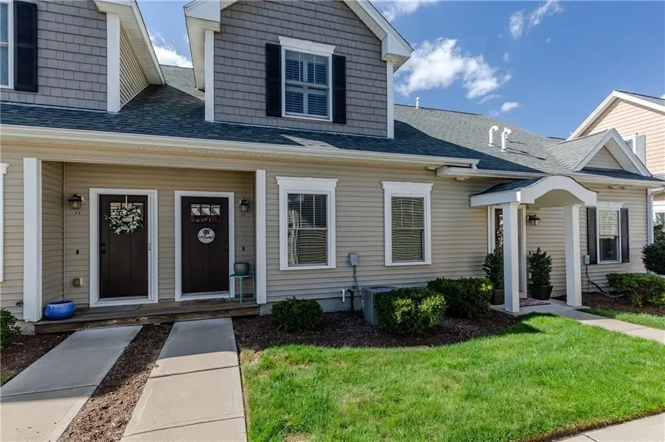 2 Bed 1 Bath Established Multi-Level Townhouse in Warwick, RI - 2