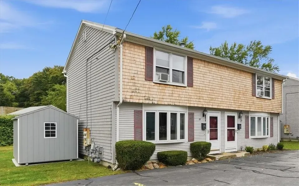 2 Bed 1 Bath Established Multi-Level Townhouse in Warwick, RI