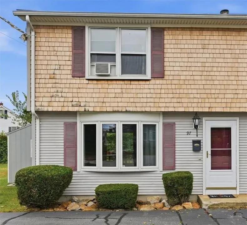 2 Bed 1 Bath Established Multi-Level Townhouse in Warwick, RI - 2