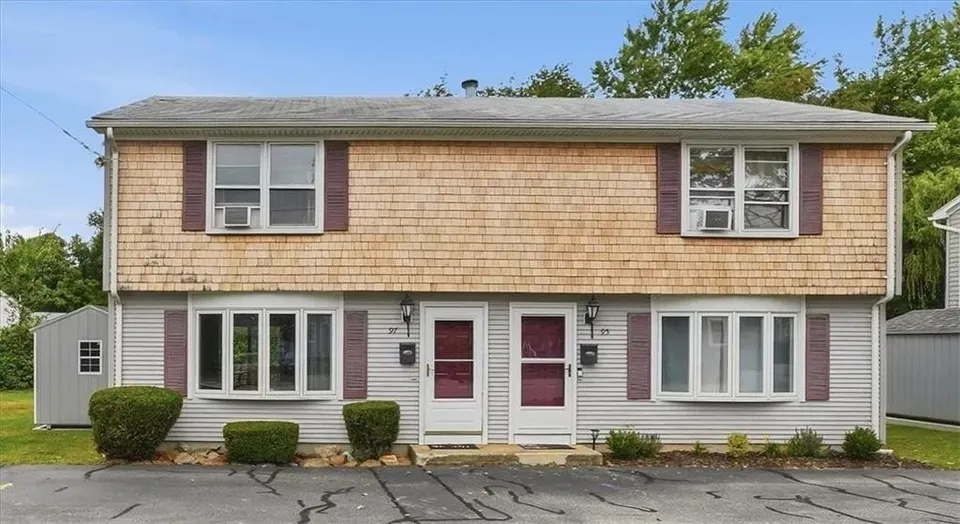 2 Bed 1 Bath Established Multi-Level Townhouse in Warwick, RI - 3