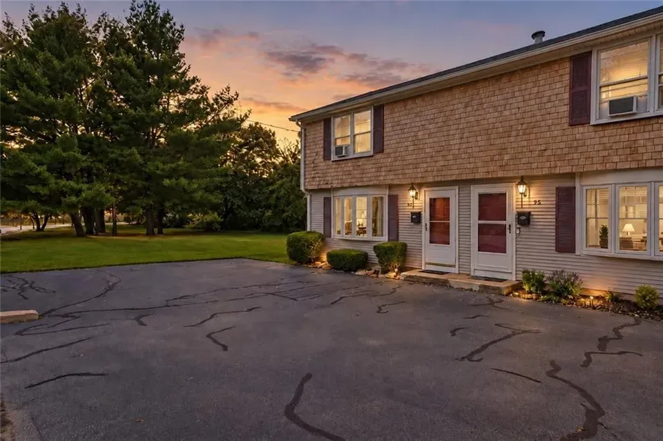 2 Bed 1 Bath Established Multi-Level Townhouse in Warwick, RI - 4